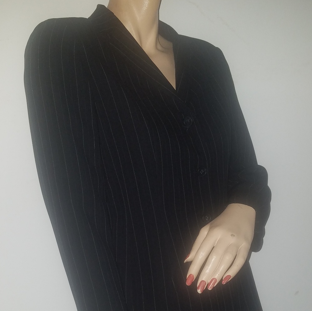 Ann Taylor Women's pinstriped Black Suit 8PΒ 4